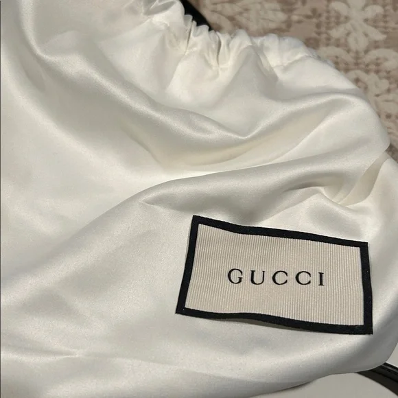 Authentic Gucci Black Leather Slim
GG Marmont Belt 409417 115/46 with Gift Box - Picture 4 of 11